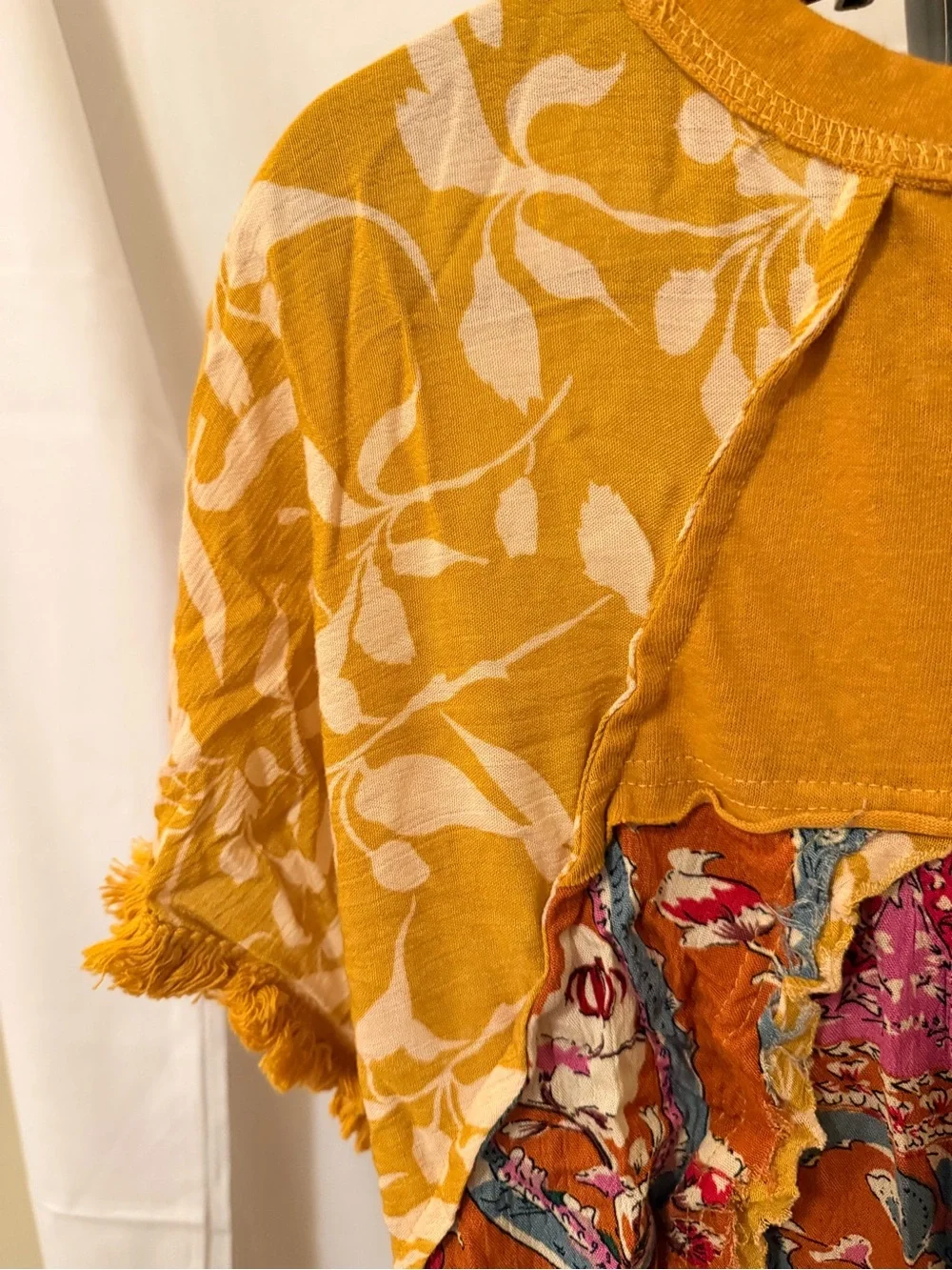 Umgee Women’s Size large Mustard Yellow Mixed-Print Women’s top - Picture 5 of 7